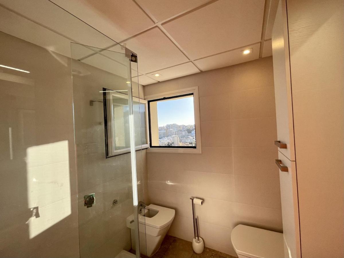 Exclusive Beachfront Apartment Torremolinos - Pool - Paddle - Tenis - Wifi - Central Aircon ภายนอก รูปภาพ