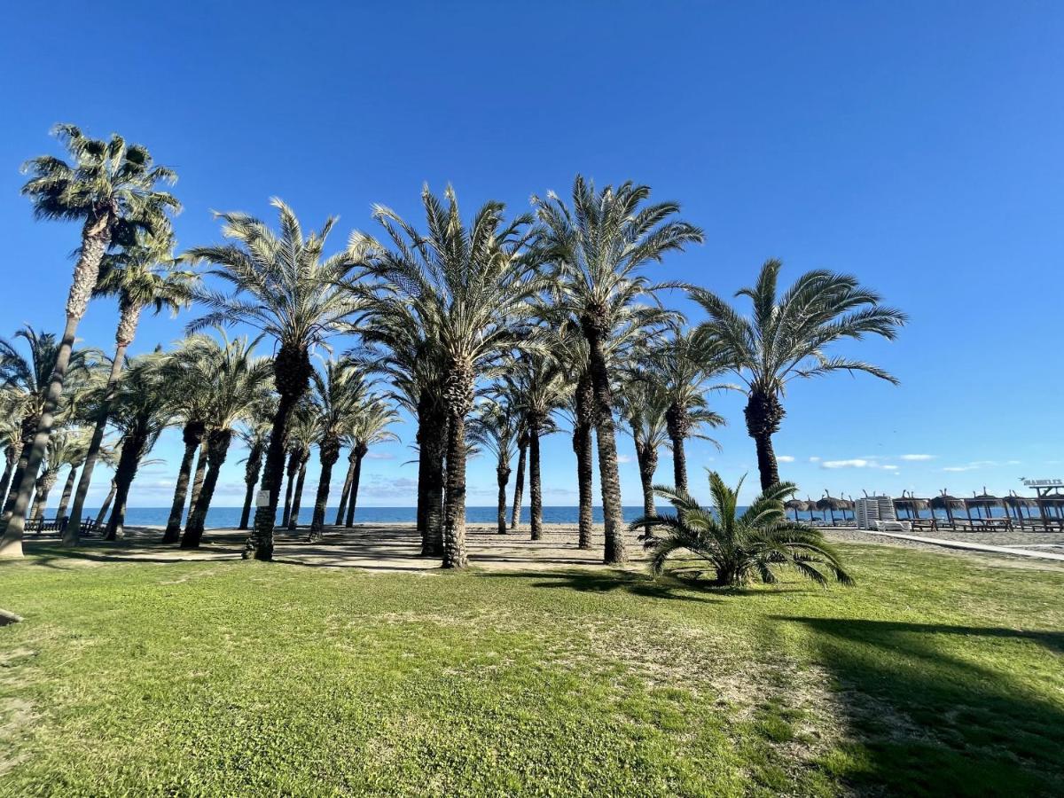 Exclusive Beachfront Apartment Torremolinos - Pool - Paddle - Tenis - Wifi - Central Aircon ภายนอก รูปภาพ