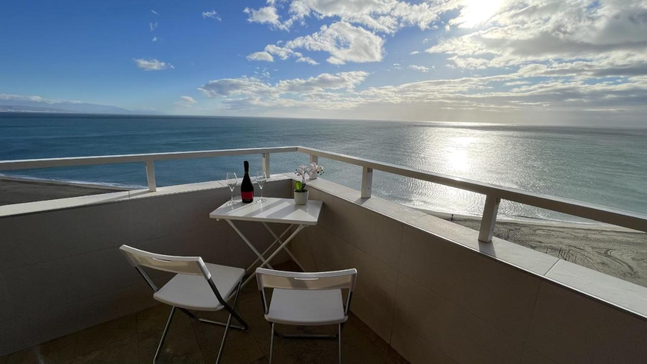 Exclusive Beachfront Apartment Torremolinos - Pool - Paddle - Tenis - Wifi - Central Aircon ภายนอก รูปภาพ