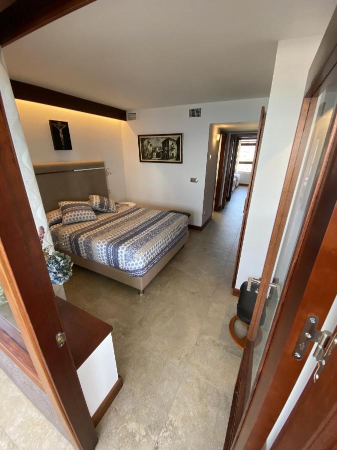 Exclusive Beachfront Apartment Torremolinos - Pool - Paddle - Tenis - Wifi - Central Aircon ภายนอก รูปภาพ
