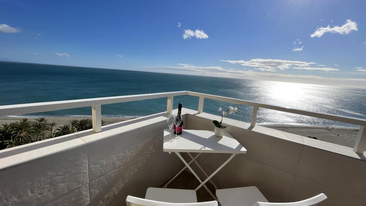 Exclusive Beachfront Apartment Torremolinos - Pool - Paddle - Tenis - Wifi - Central Aircon ภายนอก รูปภาพ